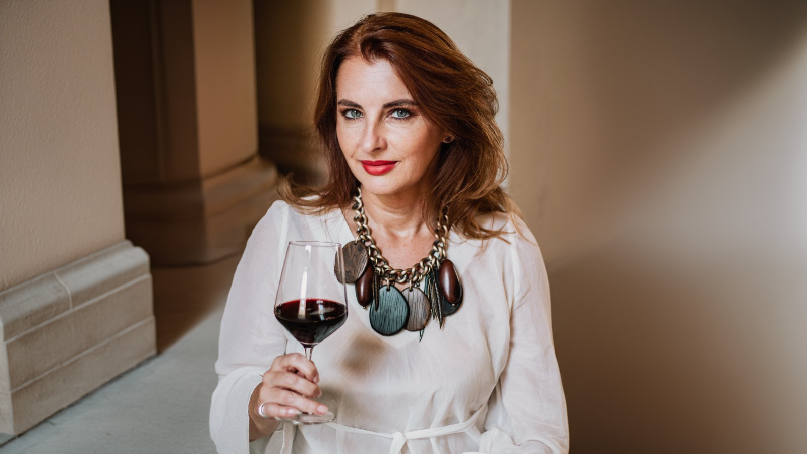 Diana Pavelescu: expertiză și pasiune pentru vinuri la Unvinpezi.ro